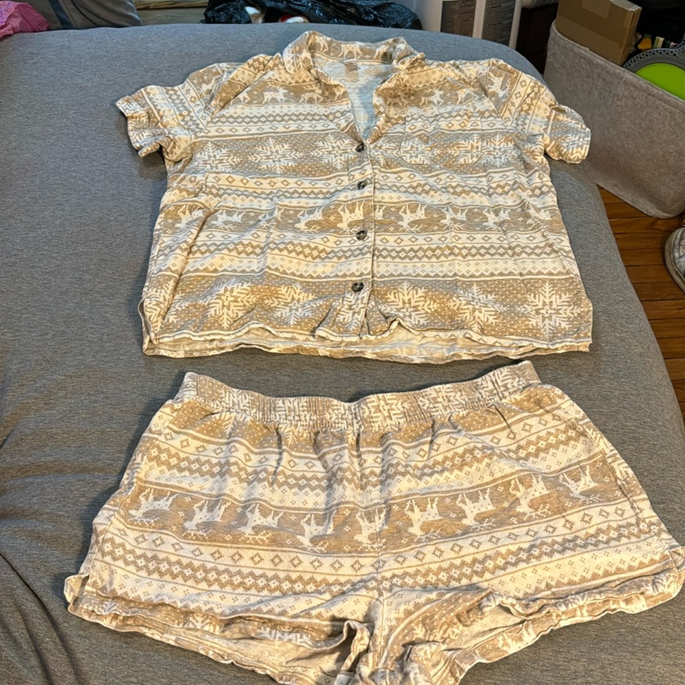 Old Navy holiday pajama set